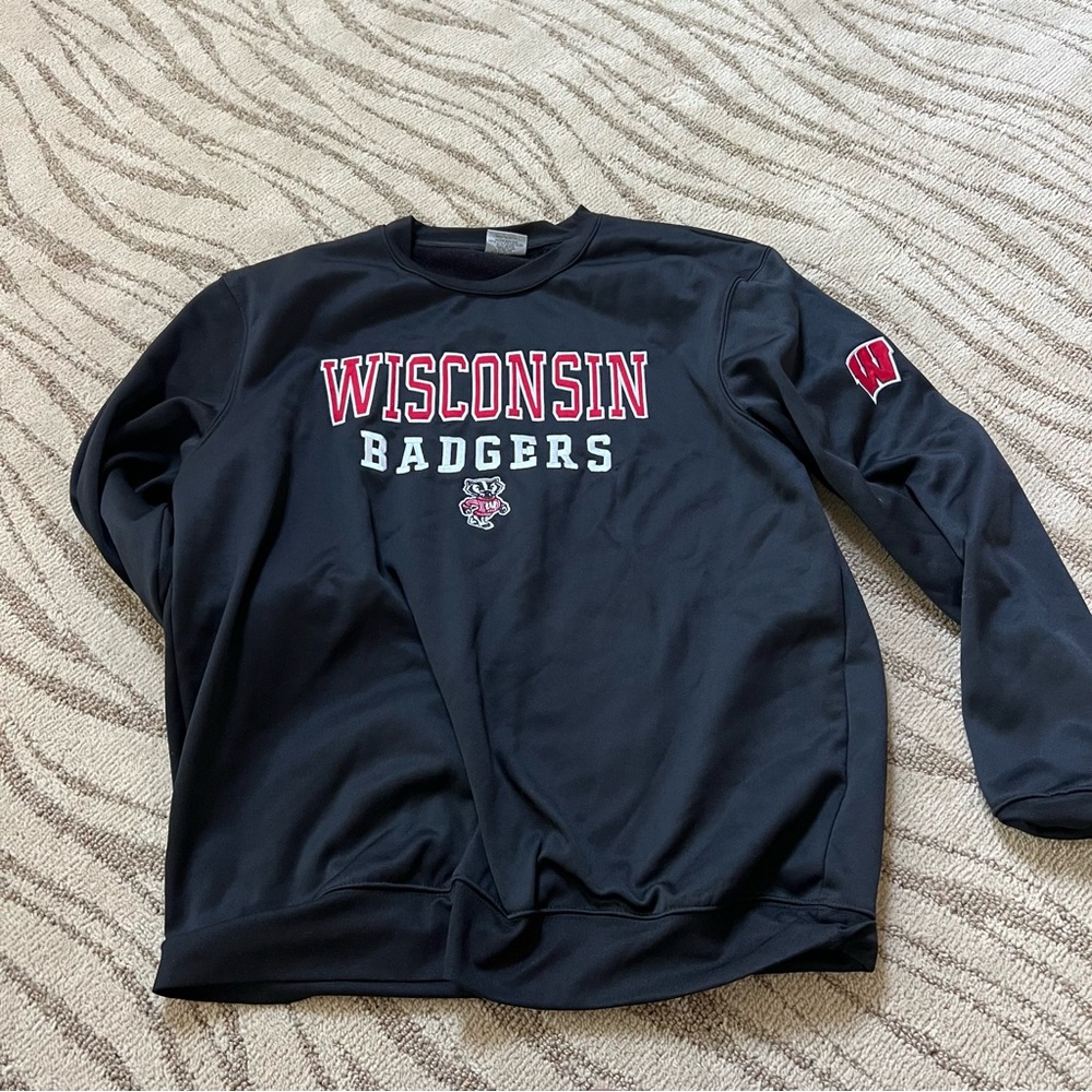 Wisconsin black crewneck